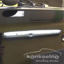 Вмятина на двери перед полировкой авто