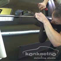 Удаление вмятины на двери перед полировкой авто