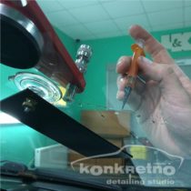 Пролив полимером большой трещины на стекле
