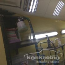 Дверь чёрного цвета до полировки